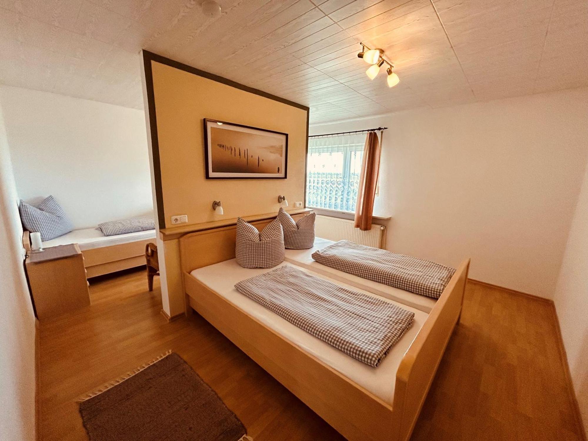 Pension Zum Krug, Messe Muenchen Hergolding Habitación foto